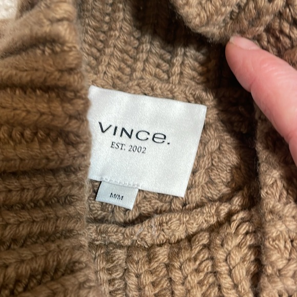 Vince chunky knit turtleneck sweater, wool & cashmere, camel color sz medium - Picture 3 of 11